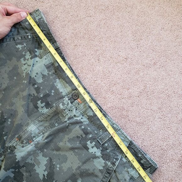 VTG LL Bean Digital Camouflage Size 42 Natural Fit Mens 100% Cotton Cargo Shorts - Picture 6 of 10